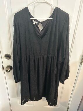 Black floral Textured V-Neck Long-Sleeve Women’s Dress